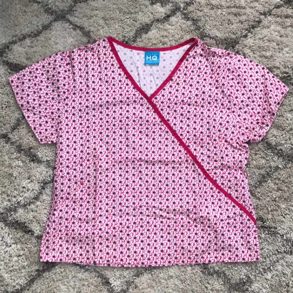 SCRUB H.Q.: Floral Scrub Top